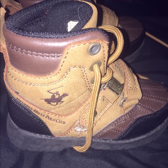 Boys Timberland Boots - Picture 2 of 3